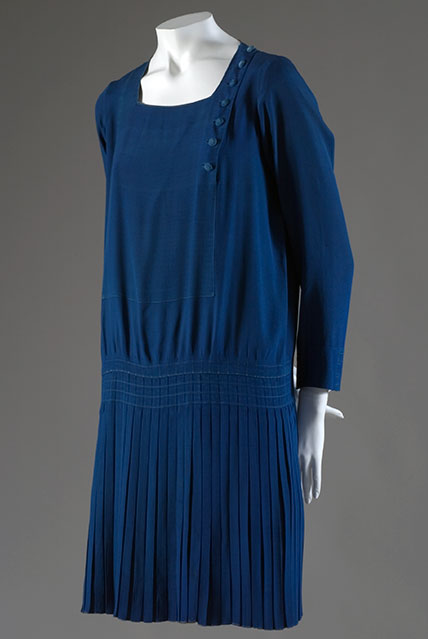 Chanel, chemise-style day dress, blue silk crepe, 1926,  80.13.3, Gift of Mrs. Georges 