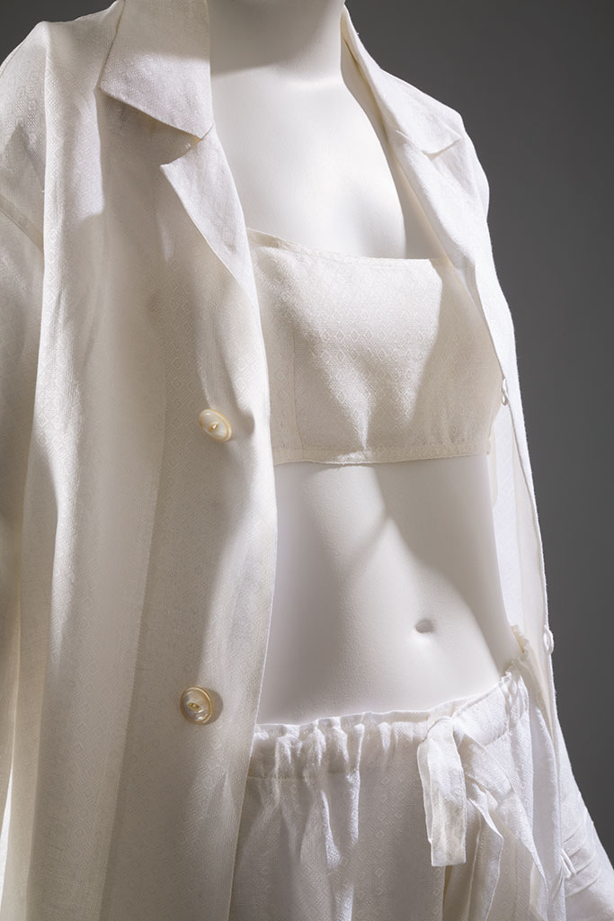 Detail, Erica Tanov sleepwear ensemble / Pajamas and bra, linen, 1993, USA | Photo: Eileen Costa copyright MFIT
