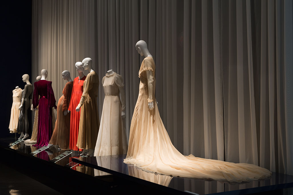 Installation, Elegance in an Age of Crisis: Fashions of the 1930s. Exhibition design, Kimberly Ackert, 2014. Copyright Eileen Costa