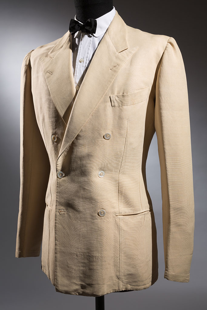 London House tussah silk classic Neapolitan jacket, 1930s, Naples, lent by the Rubinacci Museum. Copyright MFIT. Photo by Eileen Costa