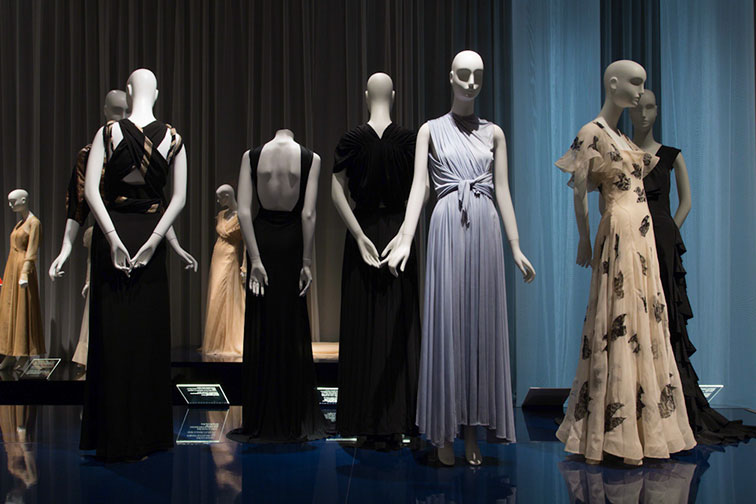 Installation, Elegance in an Age of Crisis: Fashions of the 1930s, 2014. Copyright MFIT. Photo by Eileen Costa