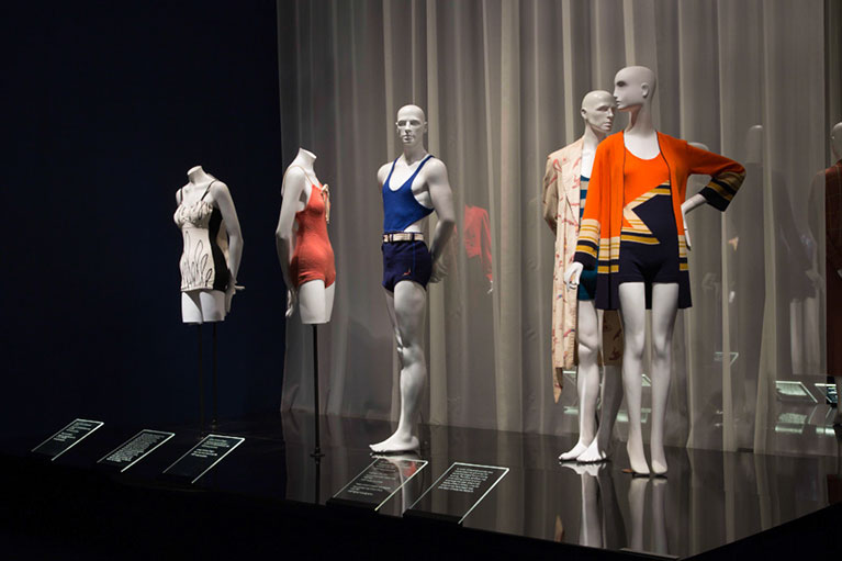 Installation, Elegance in an Age of Crisis: Fashions of the 1930s, 2014 | copyright MFIT. Photo by Eileen Costa