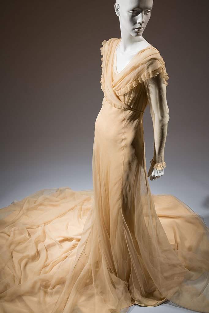 Ivory silk marquisette wedding gown, maker unknown, 1937, Paris, gift of Clifford Michel | copyright MFIT. Photo by Eileen Costa