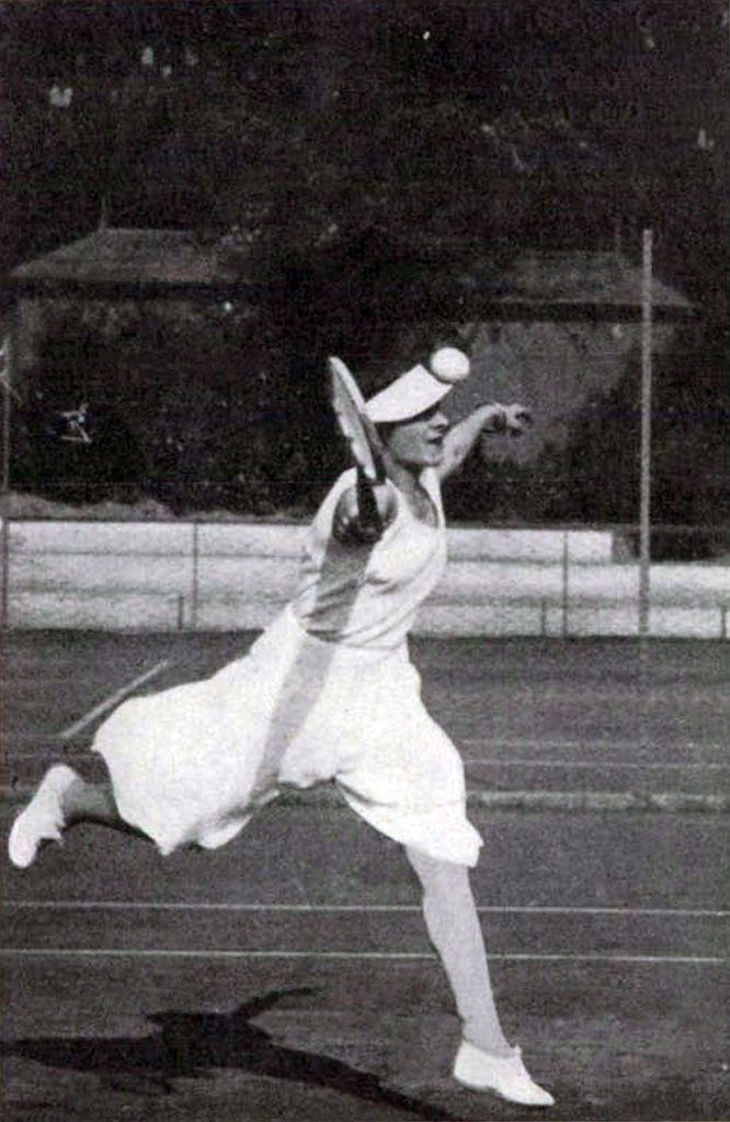 Lilí Álvarez, at the 1931 French Championships, in the trouser skirt designed by Elsa Schiaparelli | PD-US