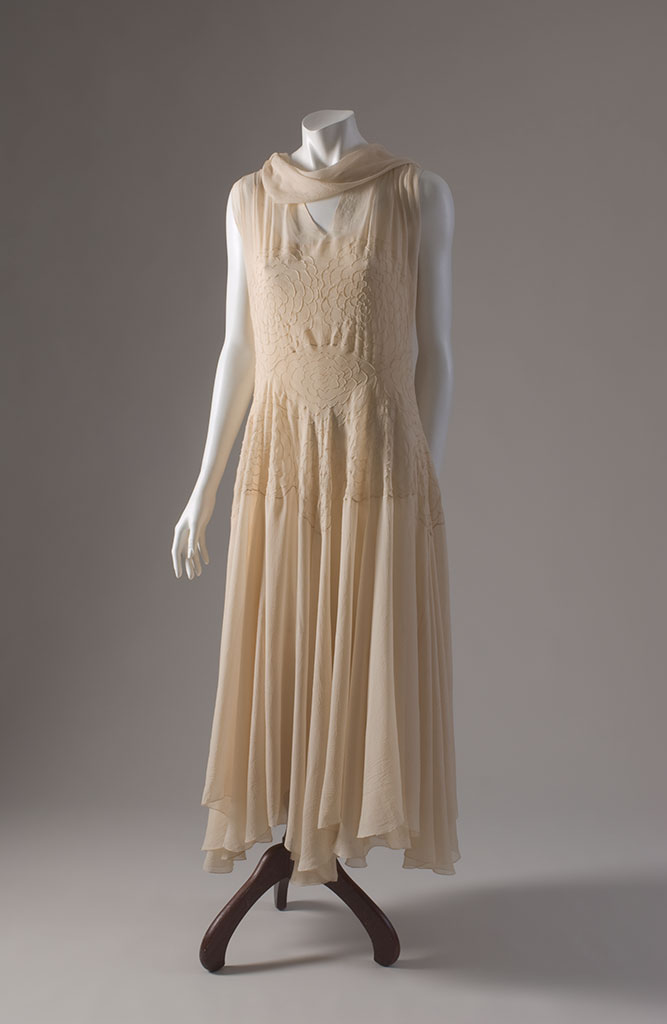 Madeleine Vionnet ivory silk georgette evening dress with pintucks, 1930, Paris, museum purchase, copyright MFIT. Photo by Eileen Costa