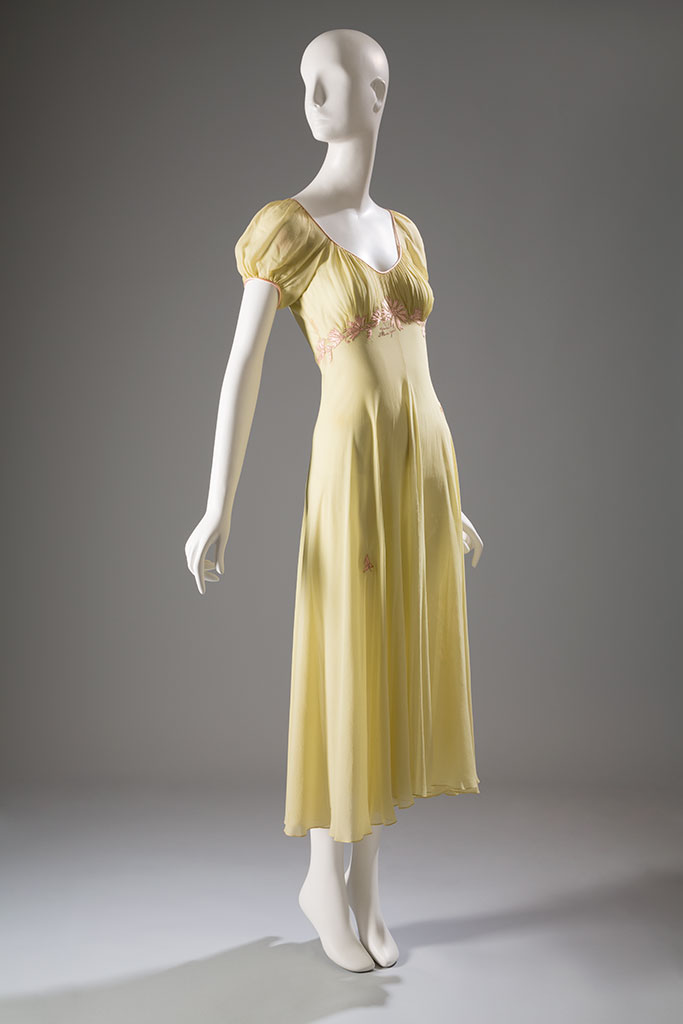 Juel Park nightgown, silk crepe chiffon, circa 1945, USA, 2009.66.11, gift of Christina Orr-Cahall in honor of Anona Boben