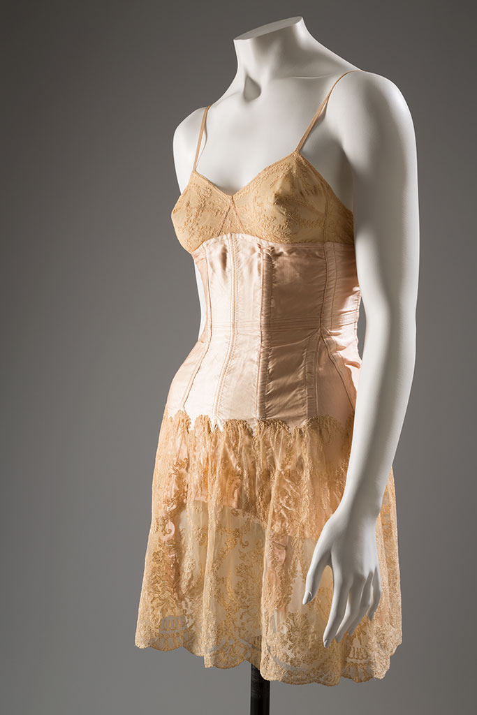 Cadolle corselet / Satin, lace, elastic, c.1933, France | Photo: Eileen Costa copyright MFIT