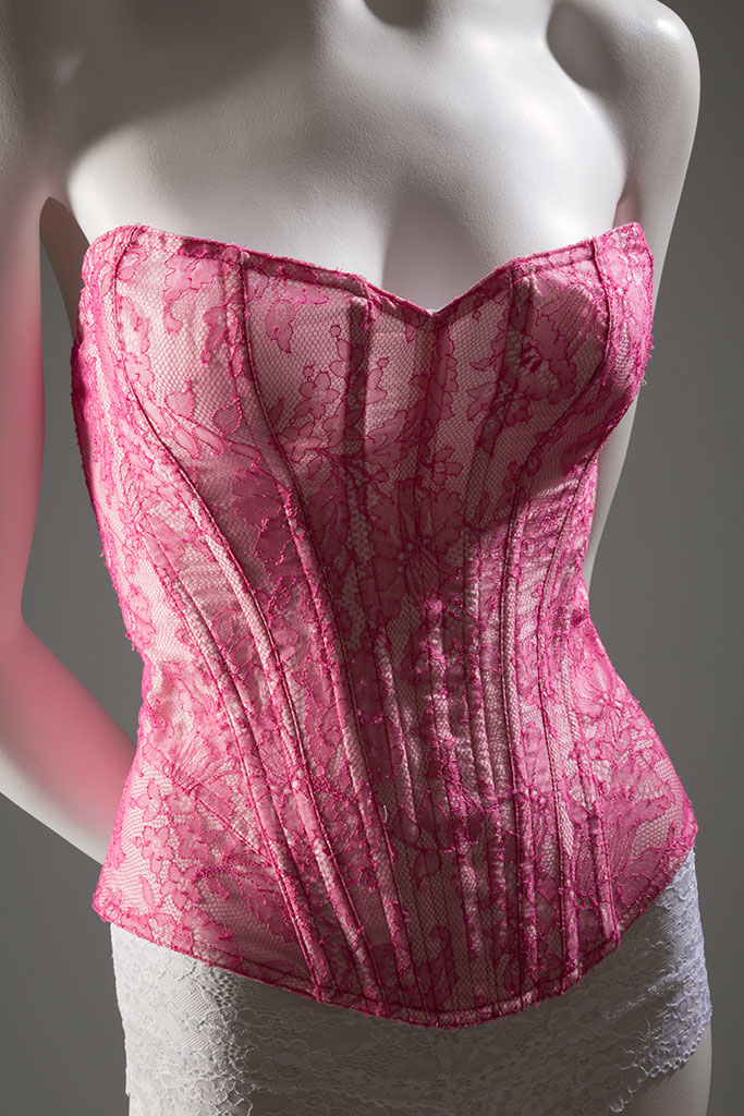 Cadolle "Malia" corset / Chantilly lace, cotton, Spring 2007 | Photo: Eileen Costa copyright MFIT