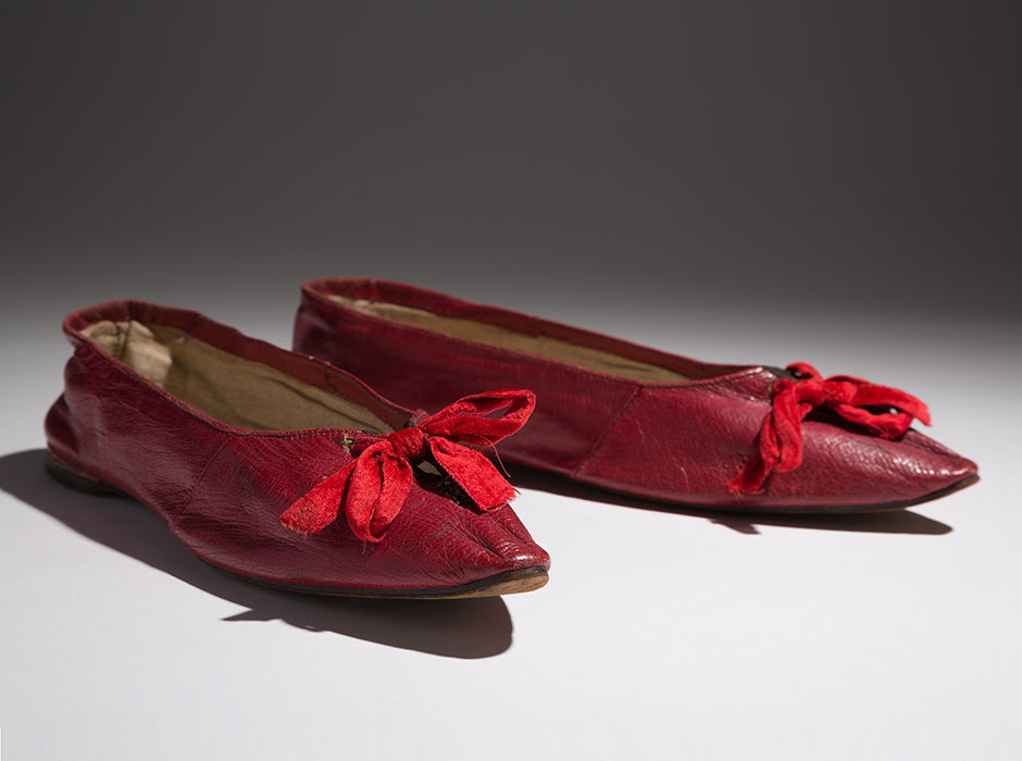 Morocco leather shoes, circa 1800-1810, 2015.34.1